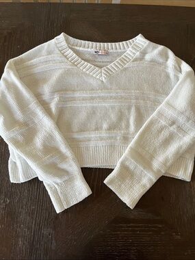 SO White V-Neck Cropped Knit Sweater